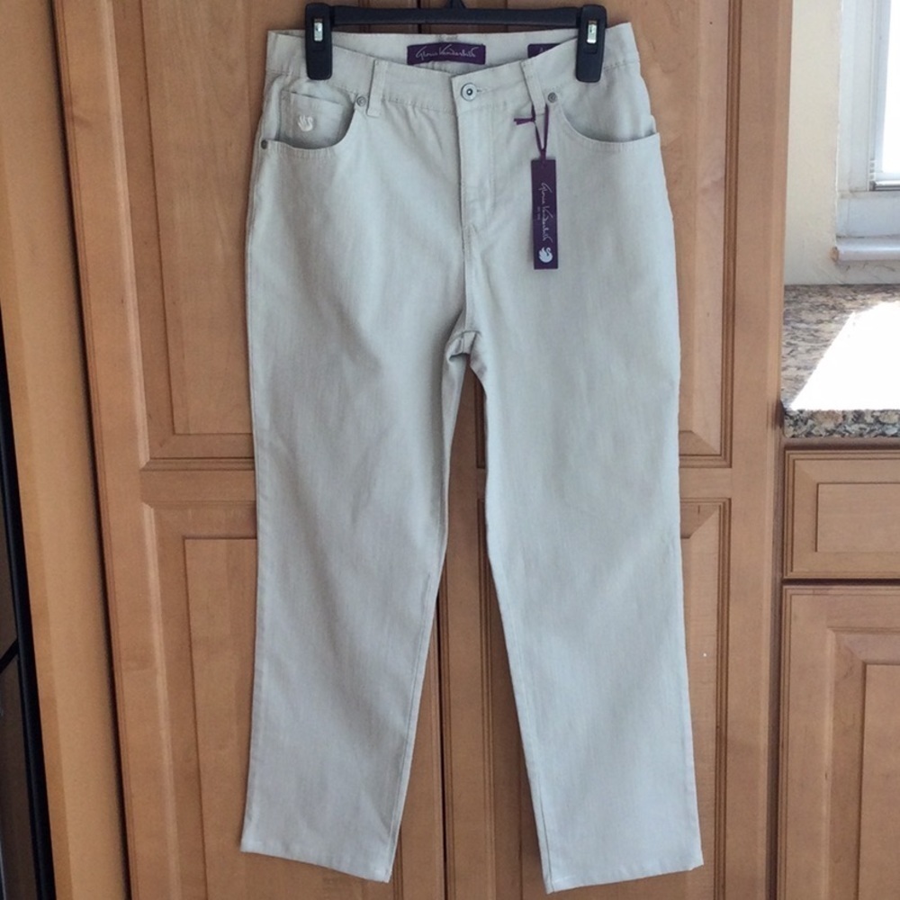 Jeans by Gloria Vanderbilt size 8 color cream.      #49